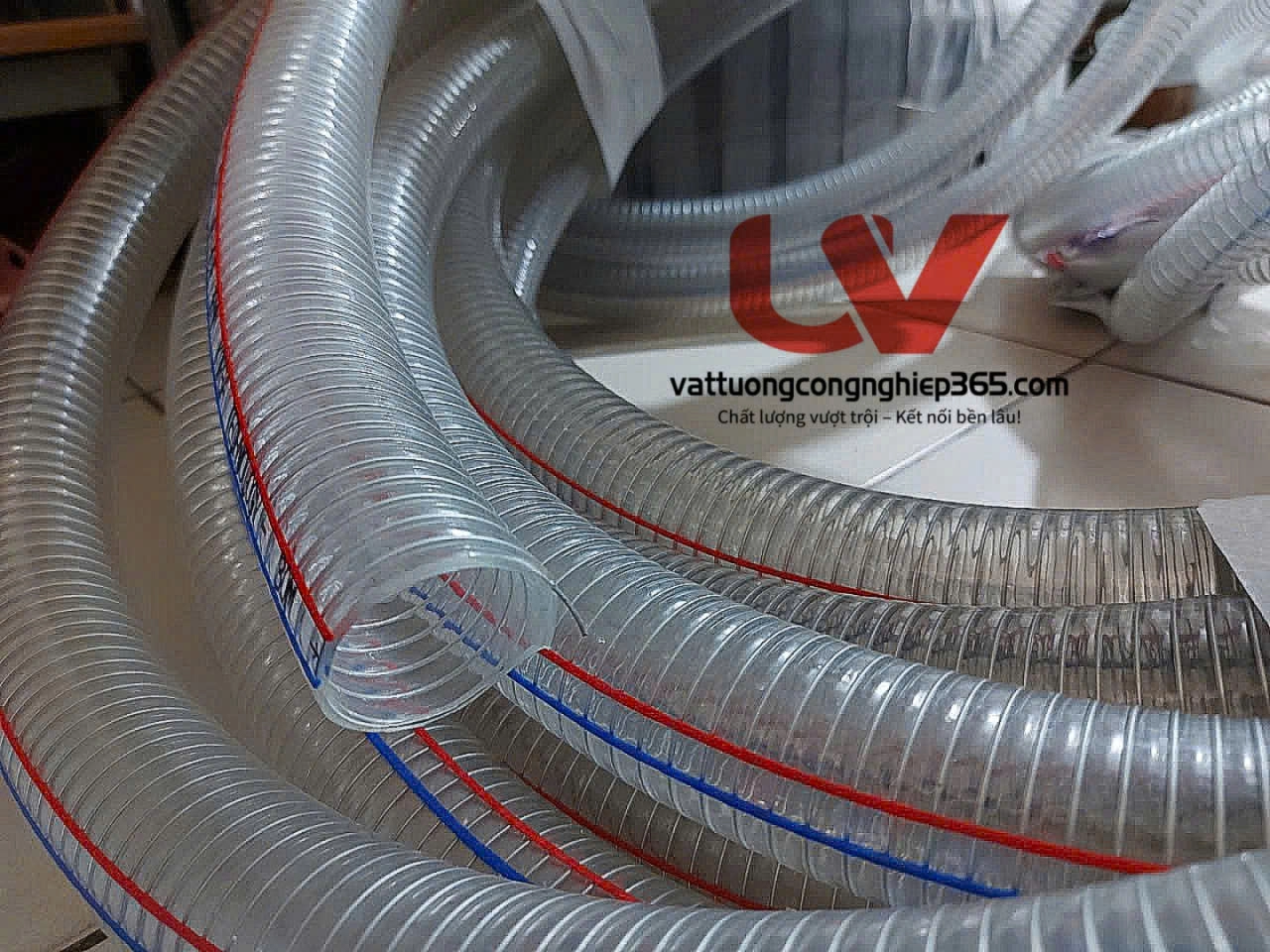 Mua ông nhựa mềm lõi thép chịu dầu phi 32 hàng chính hãng ngay ở đây