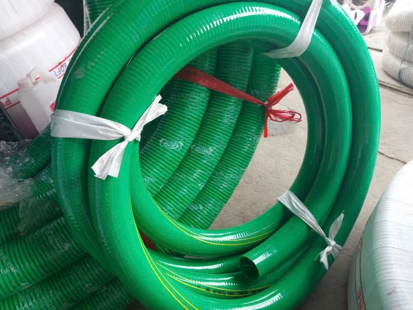 Ống nhựa lõi thép phi 76 lắp xe hút nước thải môi trường.