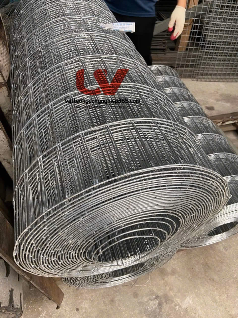 Sản xuất lưới hàn 3.5ly ô 25x50mm