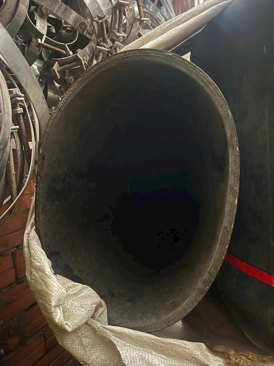 Nơi bán ống cao su bố vải D150 xả cát, bùn chịu áp lực cao, mài mòn tốt