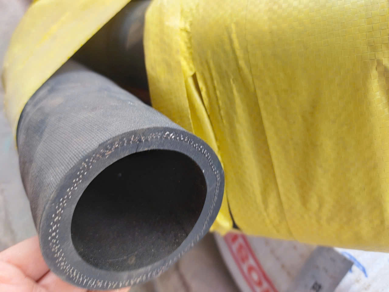 Cung cấp ống cao su bố vải phi 50 dẫn nước, dẫn dầu, xả cát giá rẻ